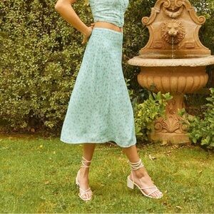 Backyard Roses field midi skirt